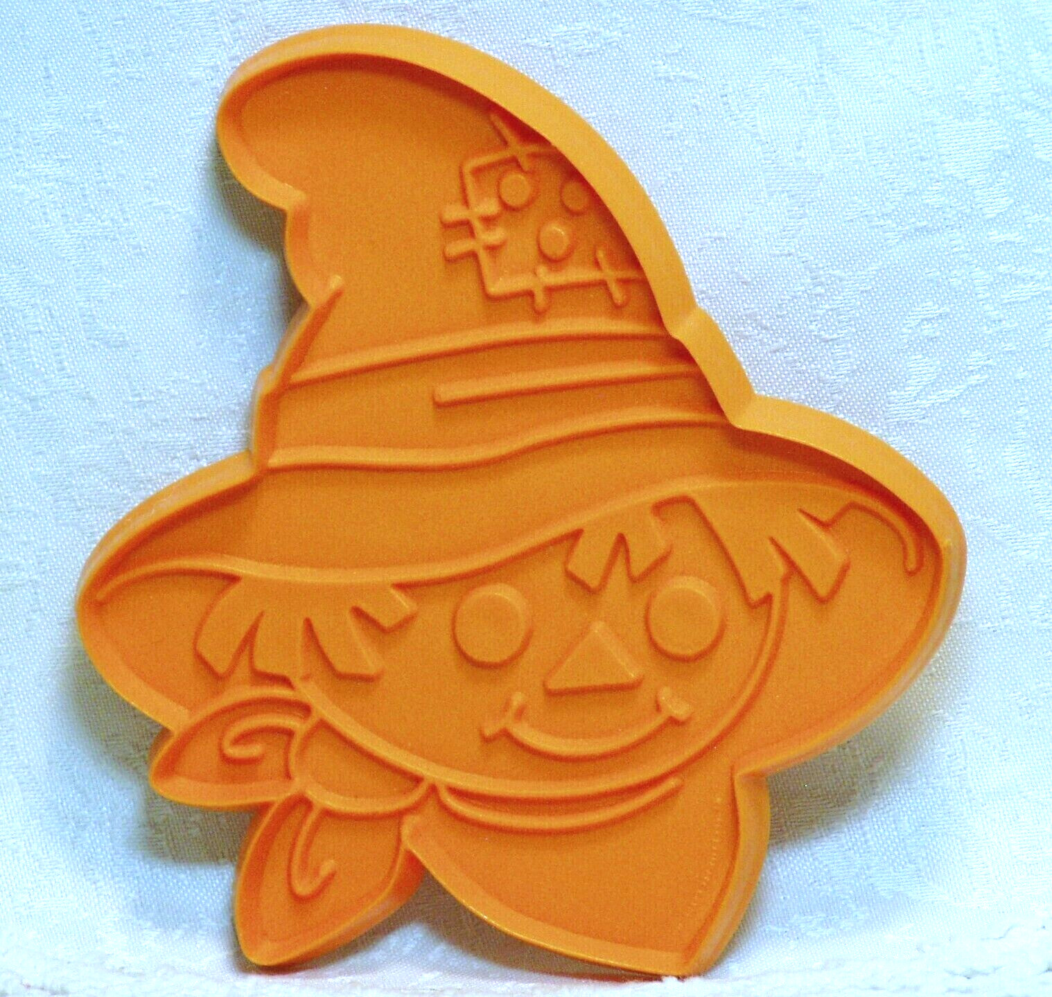 Hallmark Vtg Cookie Cutter - Cute Smiling Scarecrow Face Thanksgiving Halloween