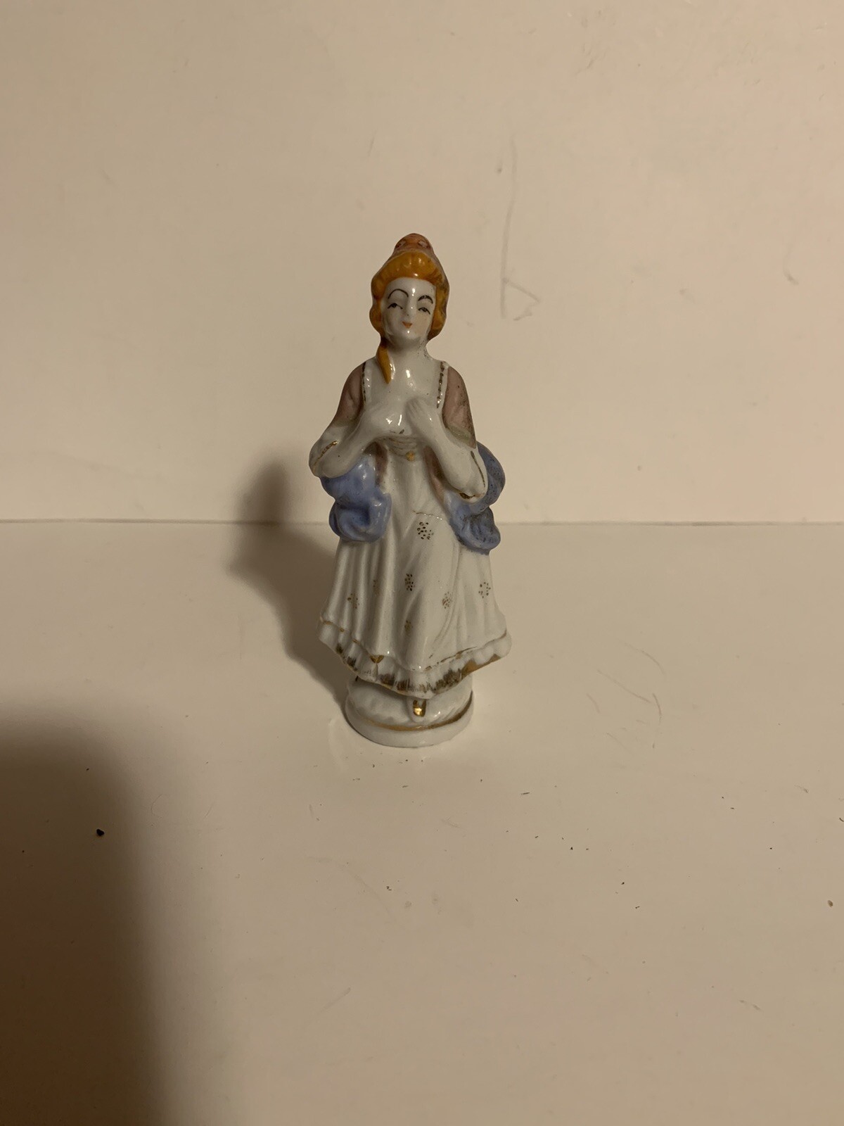 COLONIAL LADY Figurine Made in Occupied Japan Figurine  4\