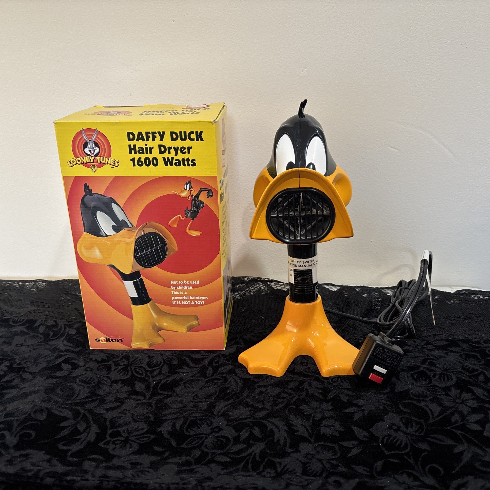 Vintage Looney Tunes Daffy Duck Hair Dryer 1600 Watts Salton 1999 Vintage Looney Tunes Daffy Duck Hair Dryer 1600 Watts Salton 1999