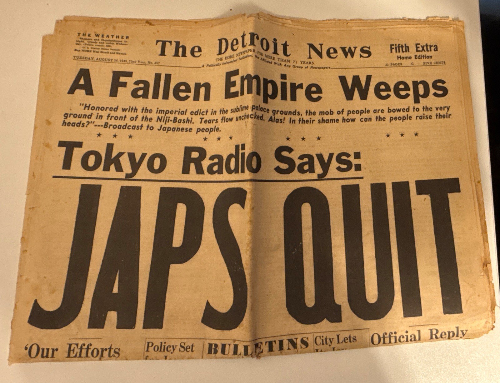 1945 Detroit News JAPS QUIT WWII Japan Surrenders V-J Day Aug 14 Newspaper