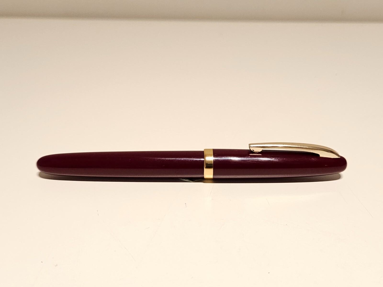 VINTAGE RARE COLLECTIBLE DARK RED CHINA CHINESSE FOUNTAIN PEN \ VINTAGE RARE COLLECTIBLE DARK RED CHINA CHINESSE FOUNTAIN PEN \