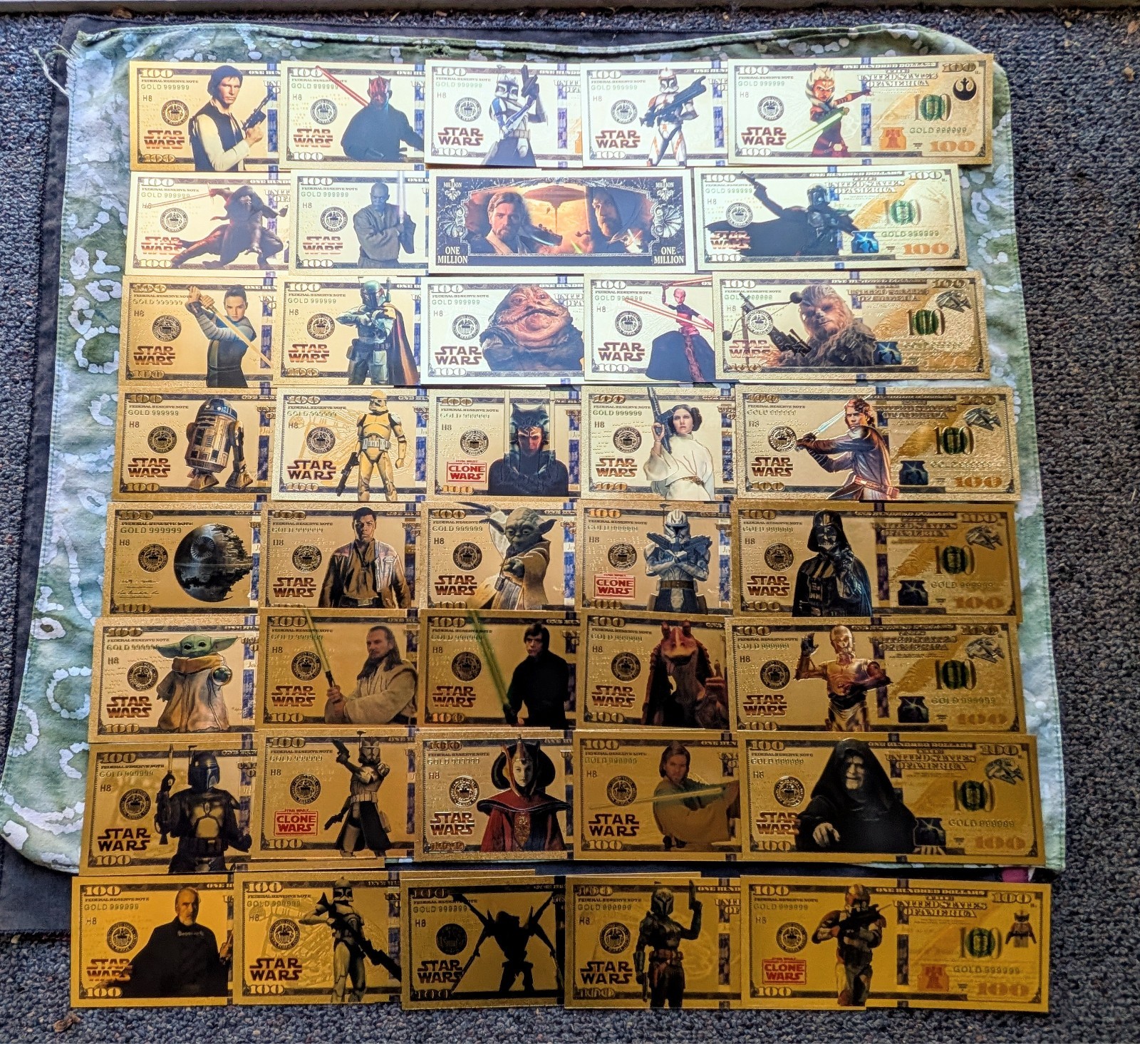 Super Rare 39pc 24k Gold Foil Plated Collectible Novelty Star Wars Banknote Set.