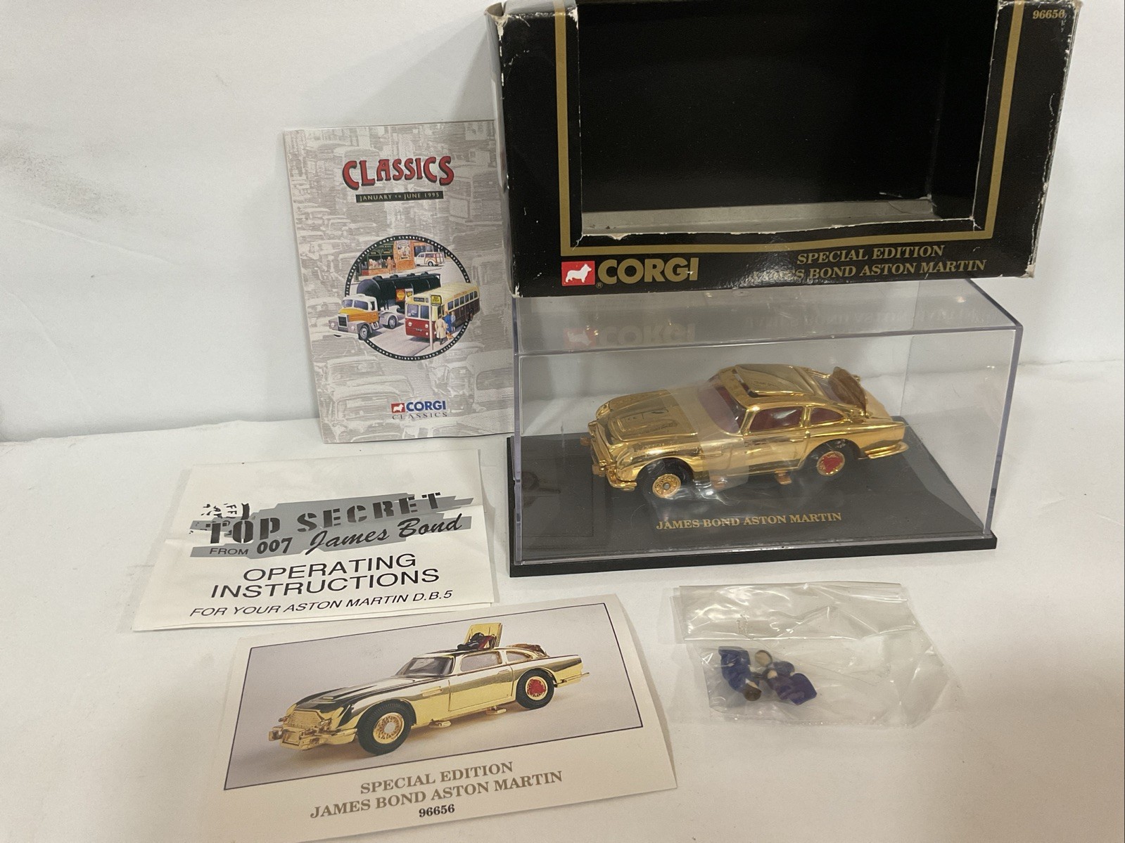 James Bond 007 Special Edition Aston Martin Gold 1995 Corgi in Box All Original