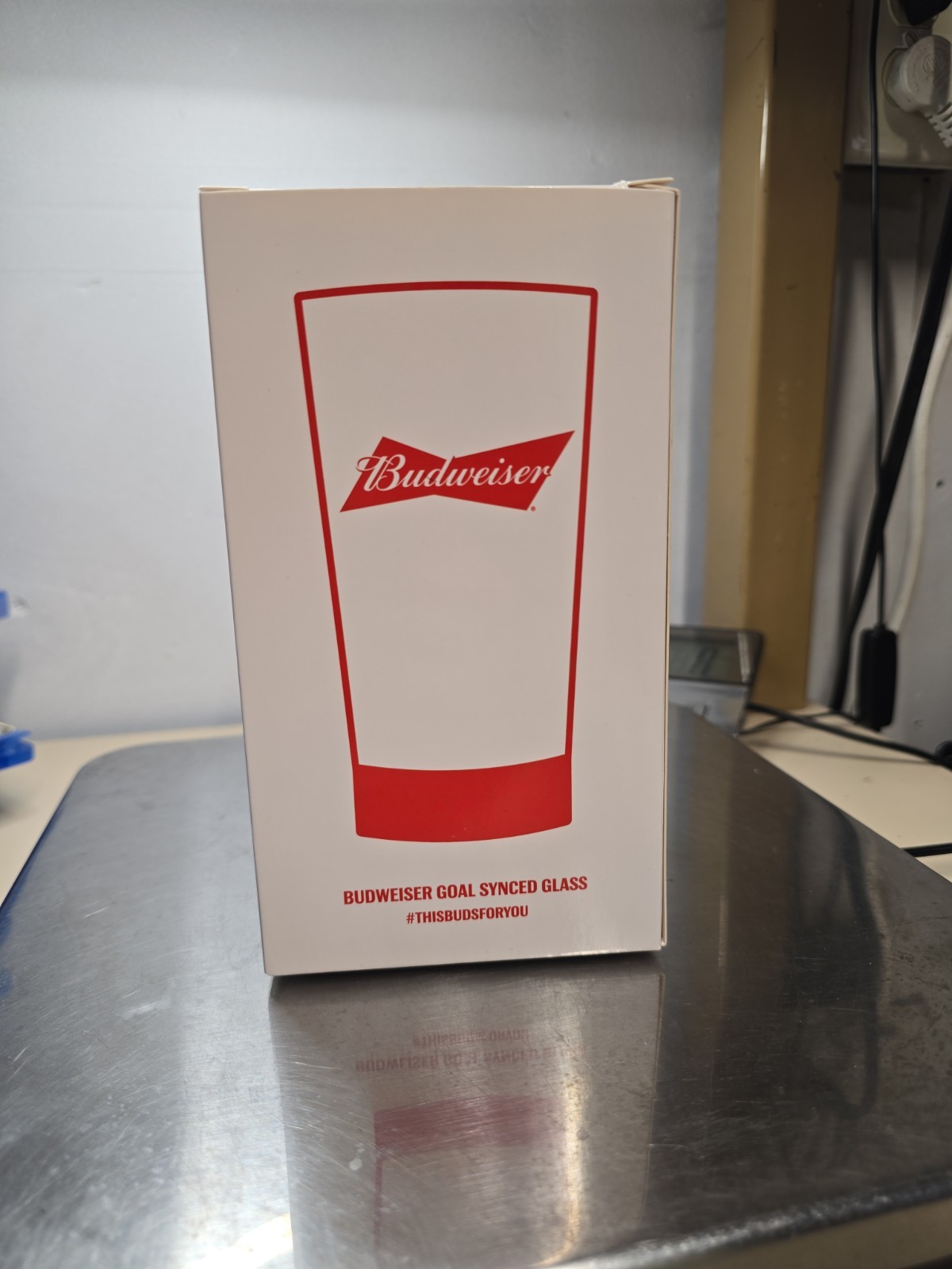 BUDWEISER Red Light Glass  NHL Goal New Sync App RARE Vintage Hockey 24oz 