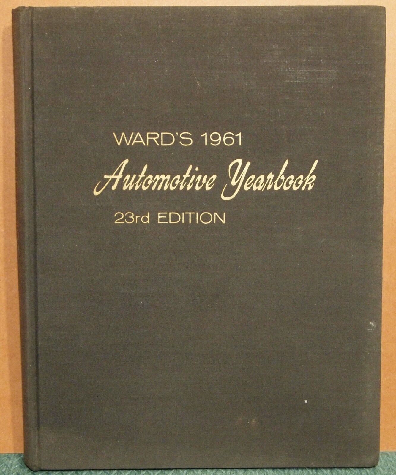 1961 WARD\'S AUTOMOTIVE YEARBOOK 23rd edition WARDS-51