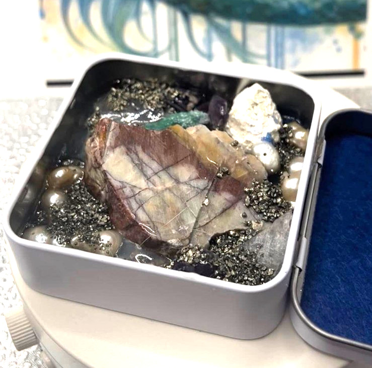 Petrified Wood Witch Folk Magic Voodoo Altar Ritual Stones Amulet Tin AA37