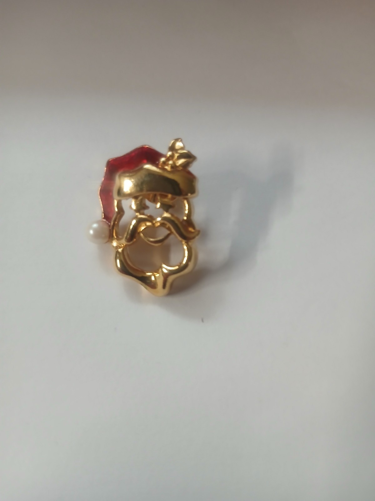 Vtg Unsigned Gold Tone Enamel Pearl Santa Claus Hat Tie Lapel Brooch Pin