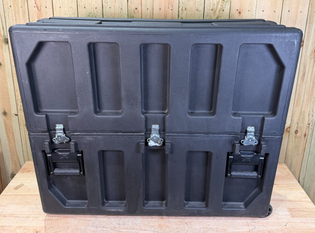 SKB Rolling Case Large 41x34x12.5 SKB Rolling Case Large 41x34x12.5