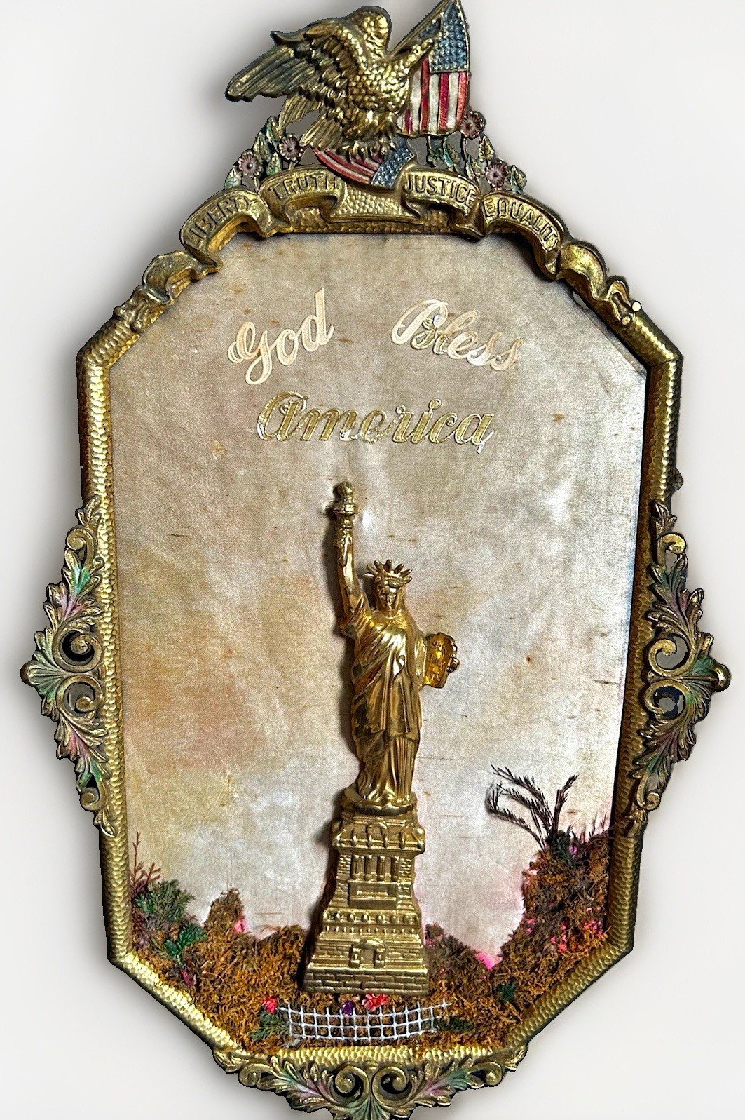 Vintage America Wall Plaque “God Bless America” Statue of Liberty Decor Convex 