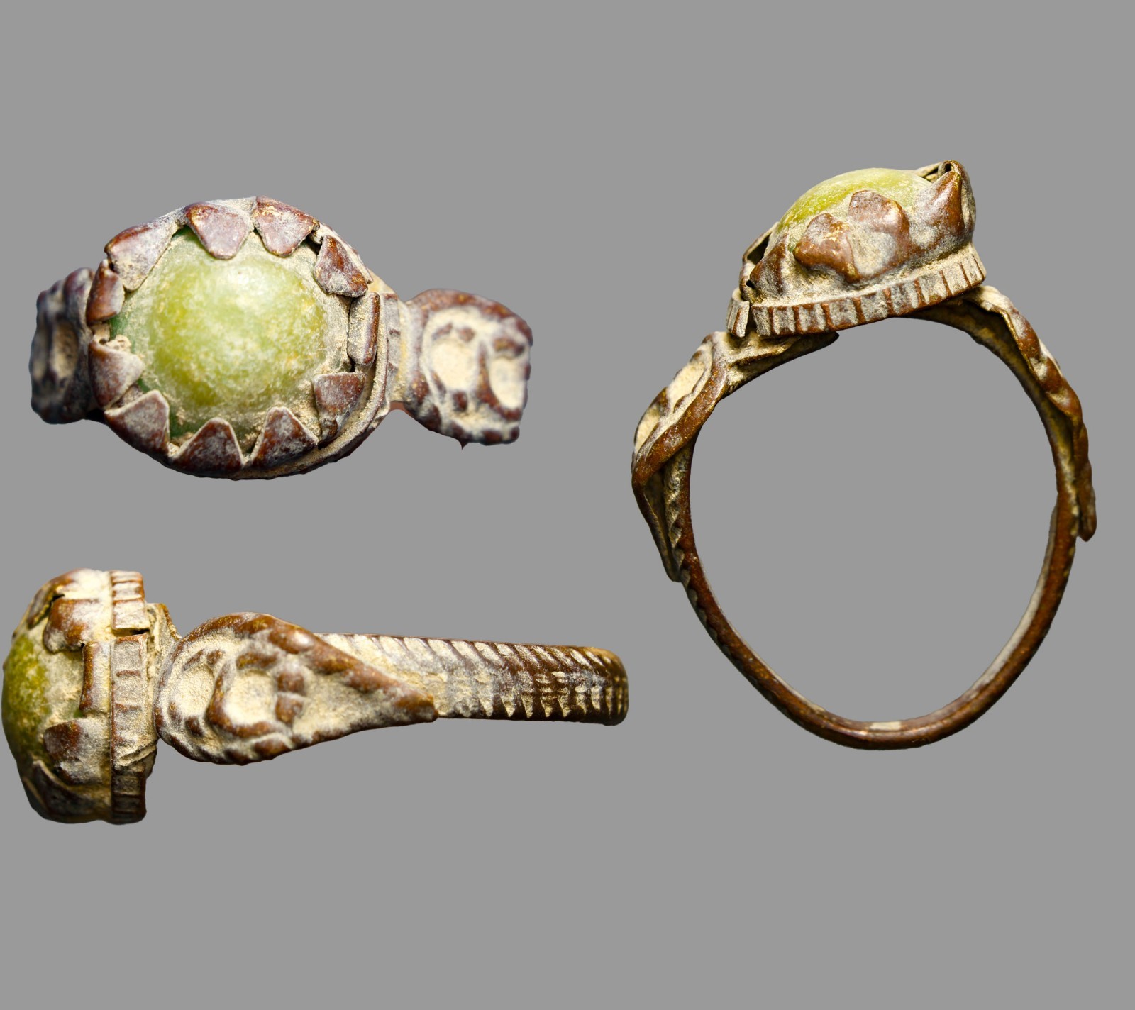 Ancient Crusader Silvered Bronze Ring with Green Glass Cabochon Size 5.5-6