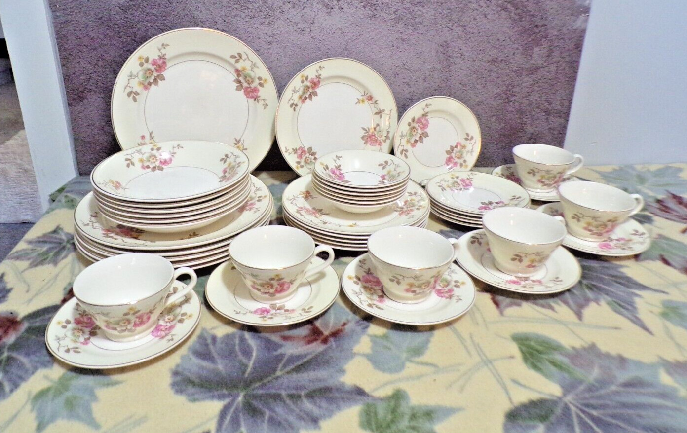Knowles Edwin China Vintage 49-3 Mayday R-2131-UG Service for 6 42 Pieces