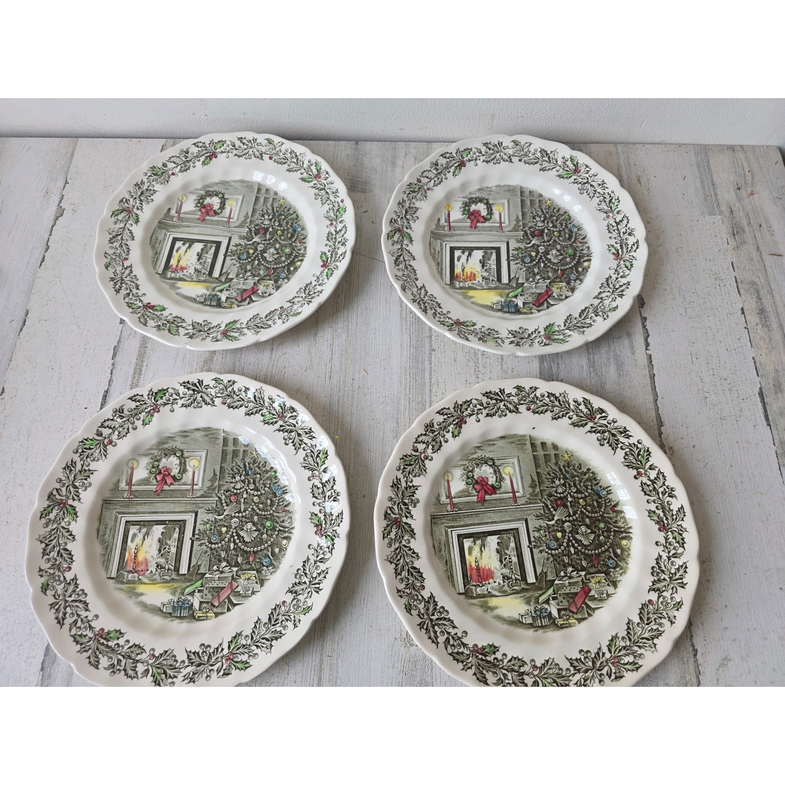 Vintage Johnson bros Xmas merry dinner 10.5 inch plate fireplace tree scene