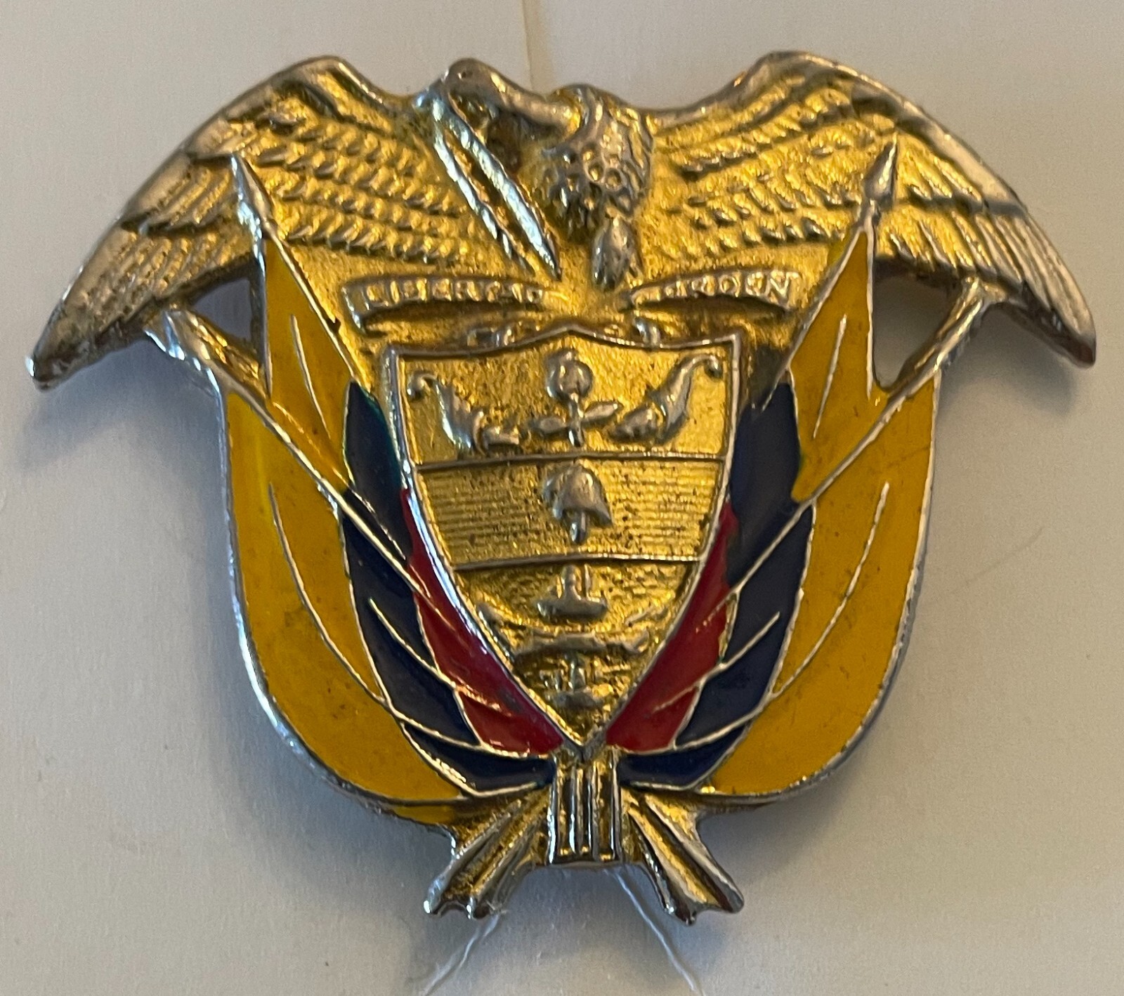 Colombia National Coat of Arms Insignia Pin Used P11