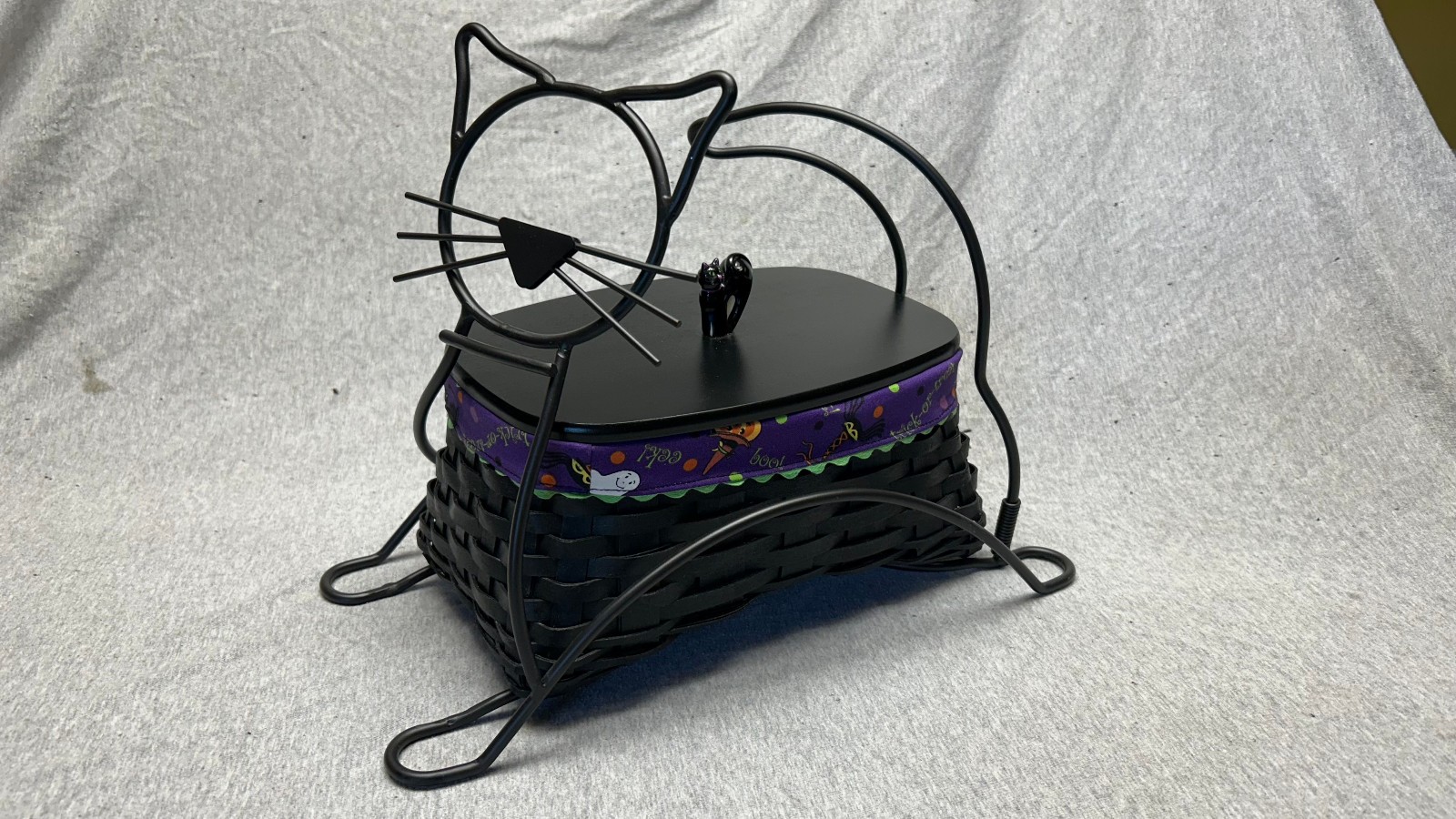 Longaberger 2009 Halloween Cat Wrought Iron Basket WITH LID, Liner, Protector