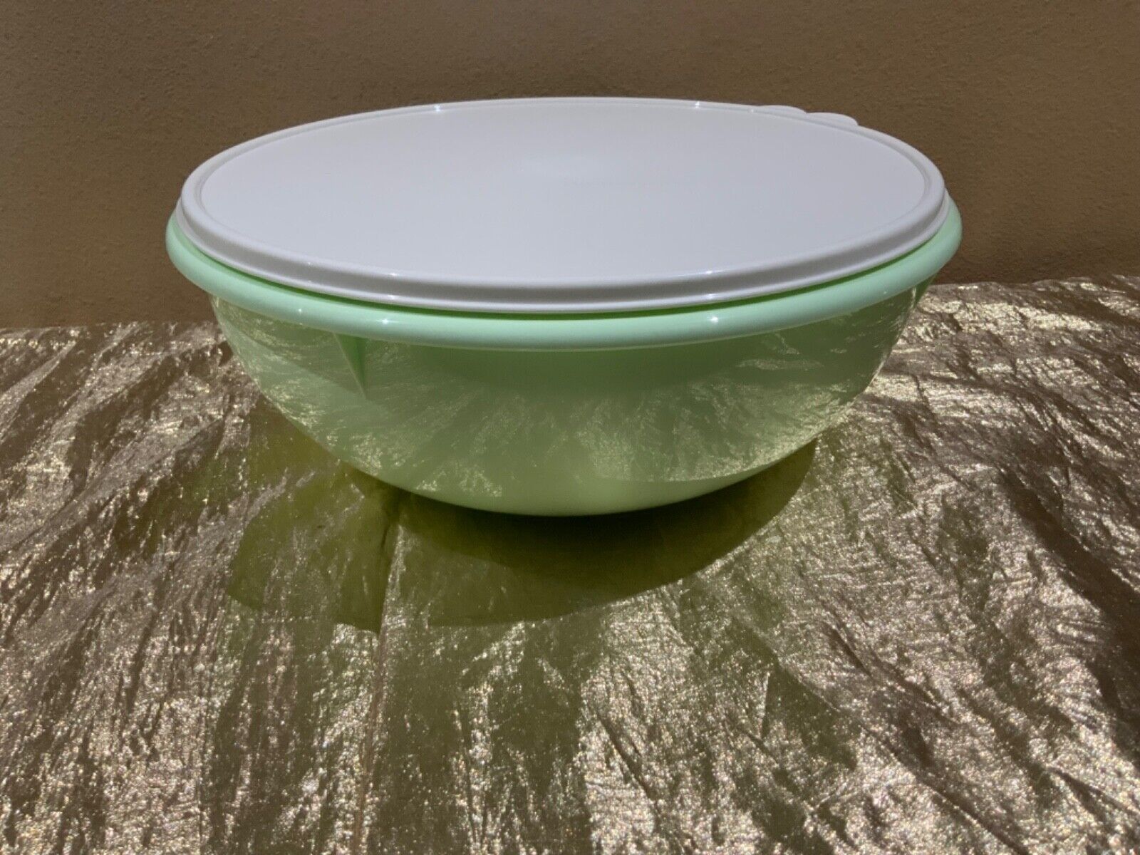 New Tupperware Fix & Mix Bowl 26 cups Beautiful Mint Green Color 6L