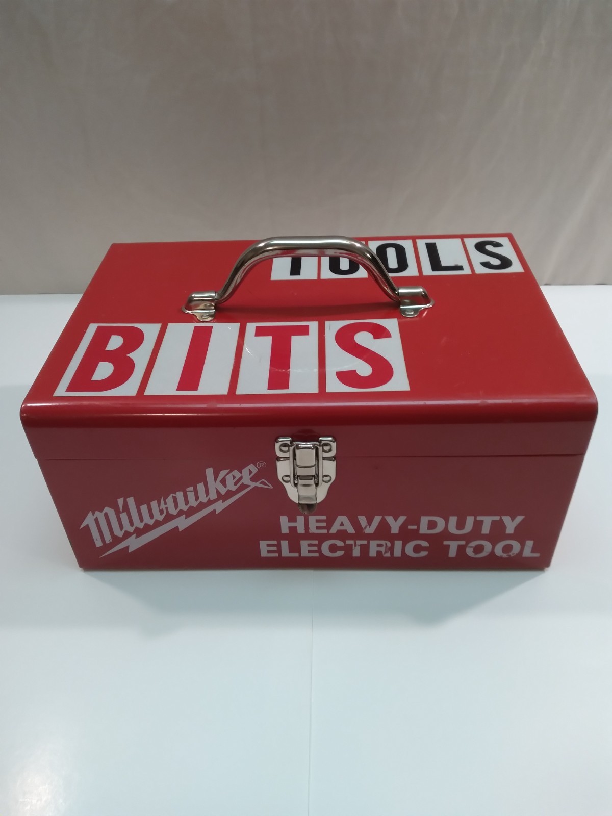Vintage Milwaukee Metal Tool Box Red w/Tray Nice Condition