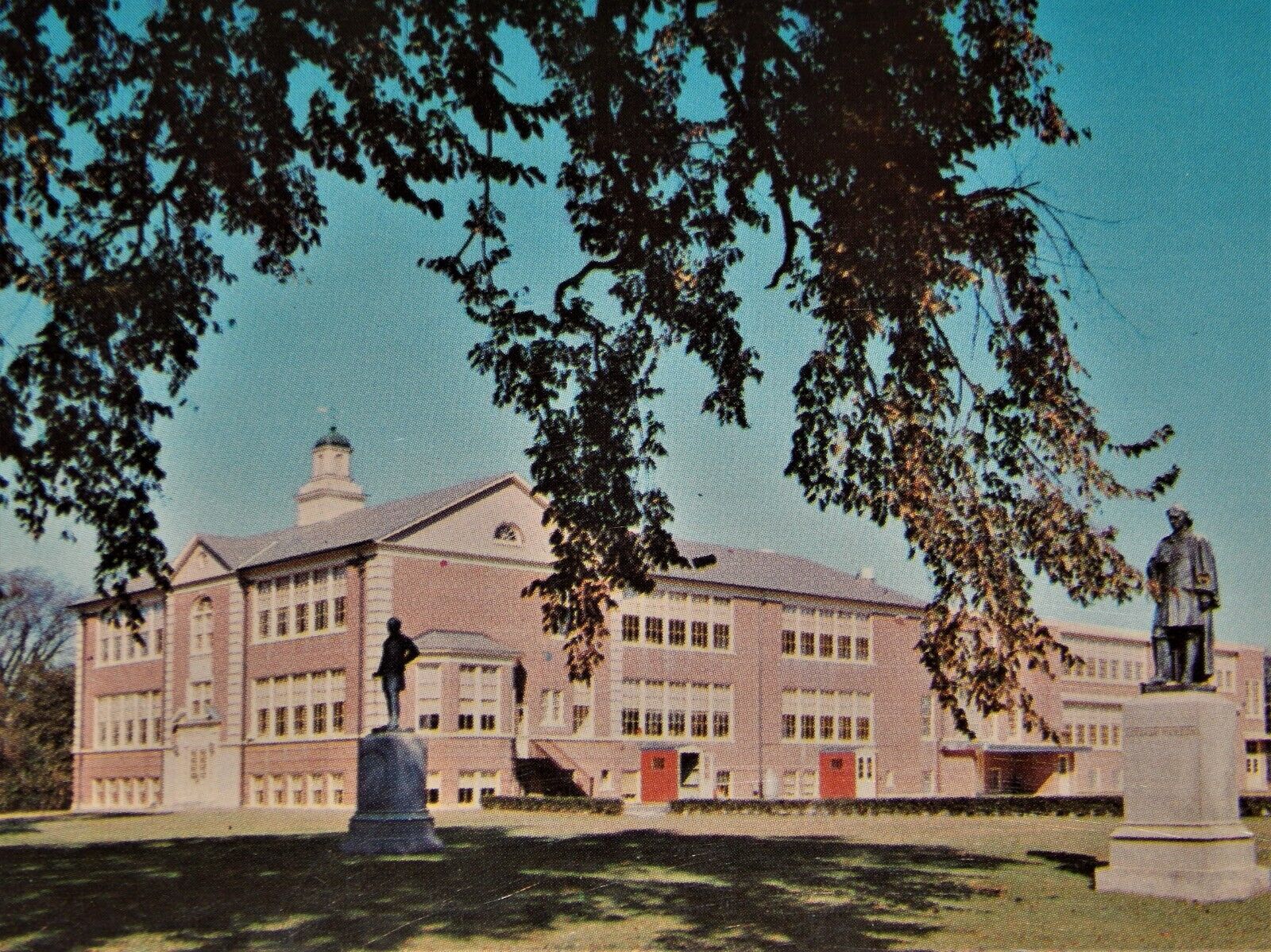 Vintage Postcard, CLINTON, CT, Front Of Clinton Grammar School & Statues