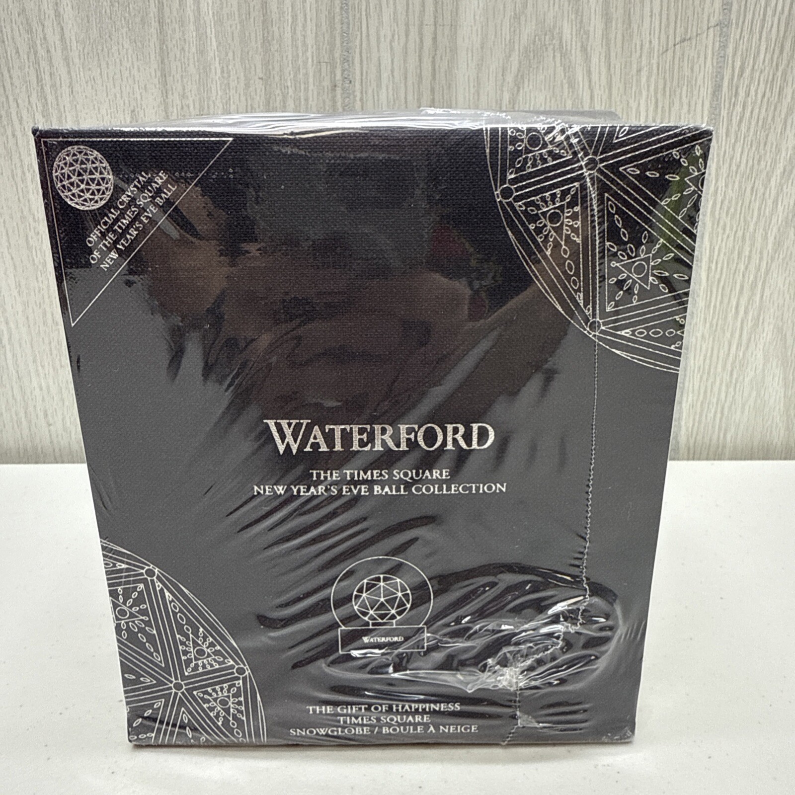 NIB Waterford Times Square 2021 Gift Of Happiness Snow Globe 4.6 x3.9” Figurine