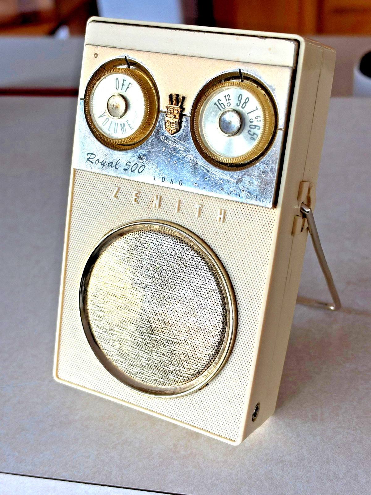 Zenith Royal 500 E1 Transistor Radio - Restored