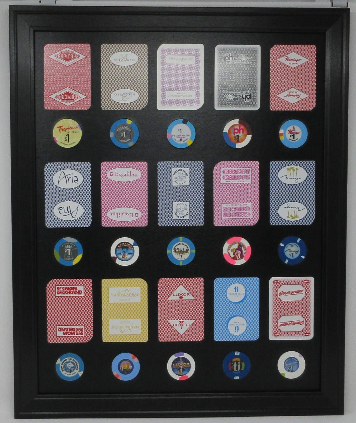 LAS VEGAS CASINO POKER CHIPS AND PLAYING CARDS WALL ART DISPLAY PICTURE FRAME LAS VEGAS CASINO POKER CHIPS AND PLAYING CARDS WALL ART DISPLAY PICTURE FRAME