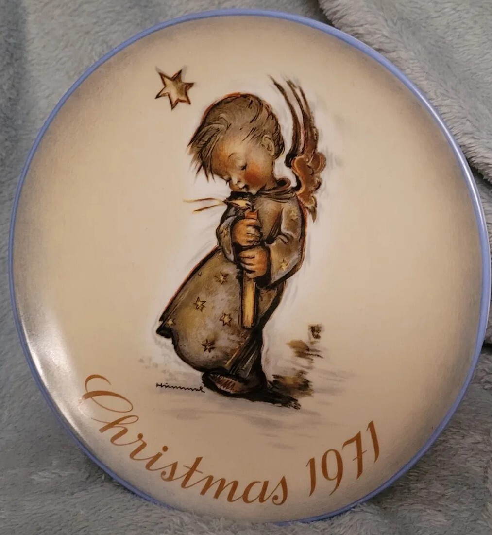 Sister Berta Hummel Plate by Schmid First Edition Christmas 1971 West Germany