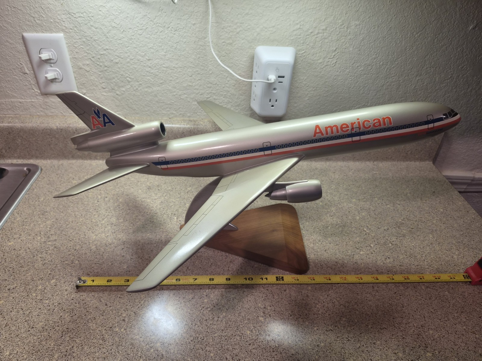 Pacmin/Pacific Miniatures 1/100 American Airlines DC-10 LuxuryLiner Desk Model Pacmin/Pacific Miniatures 1/100 American Airlines DC-10 LuxuryLiner Desk Model