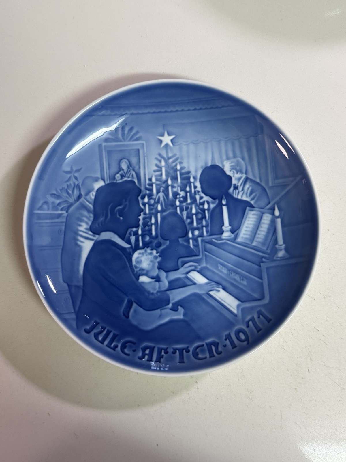 1971 B&G BING & GRONDAHL PLATE CHRISTMAS AT HOME DENMARK DANISH BLUE PORCELAIN
