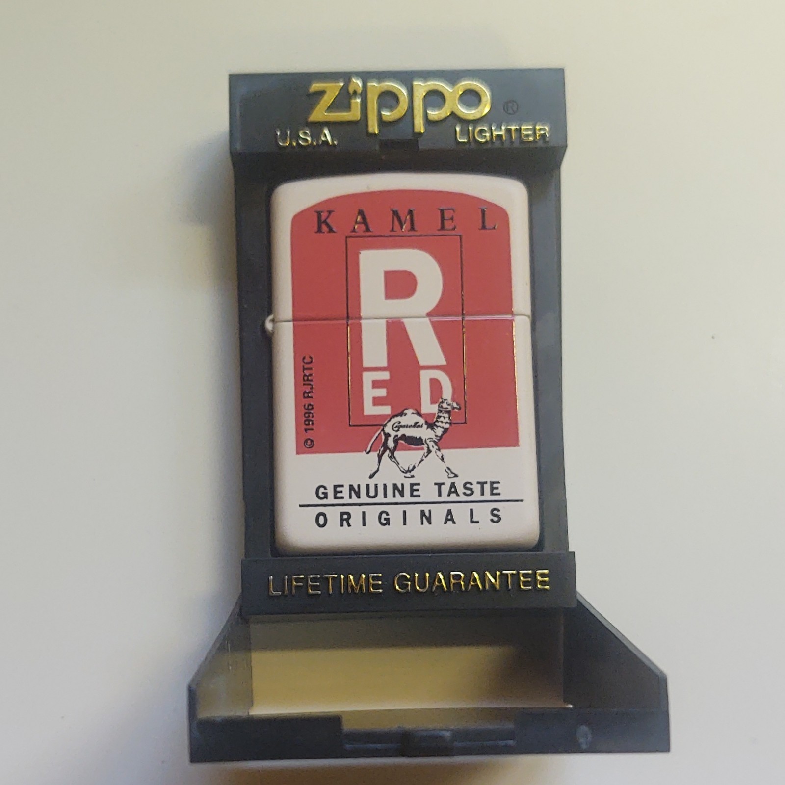 1996 Vintage Zippo U.S.A. Kamel Red Genuine Taste, Unfired w/ Display Case