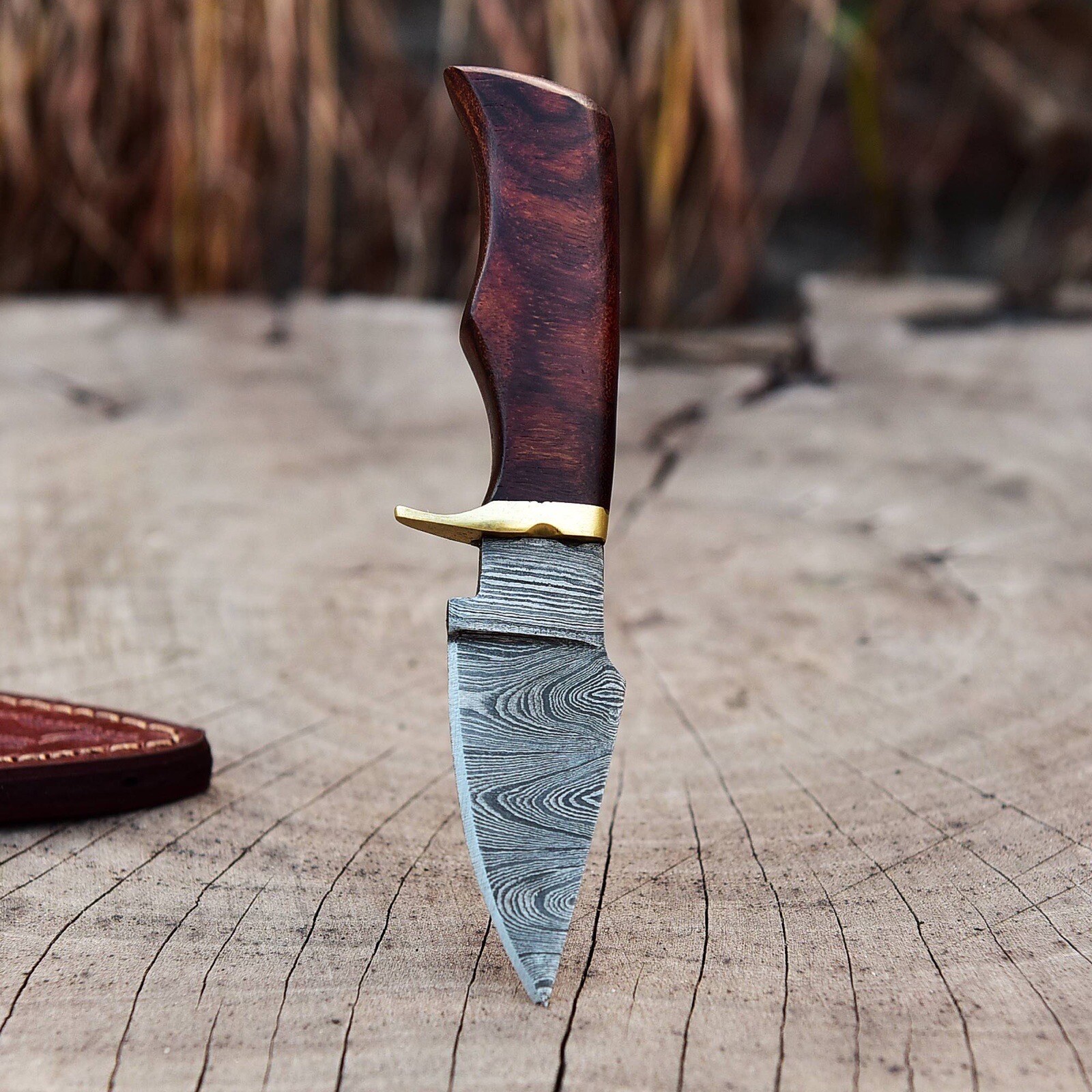 Handcrafted Damascus Steel Hunting Knife Fixed Blade Skinning Blade Wood Handle