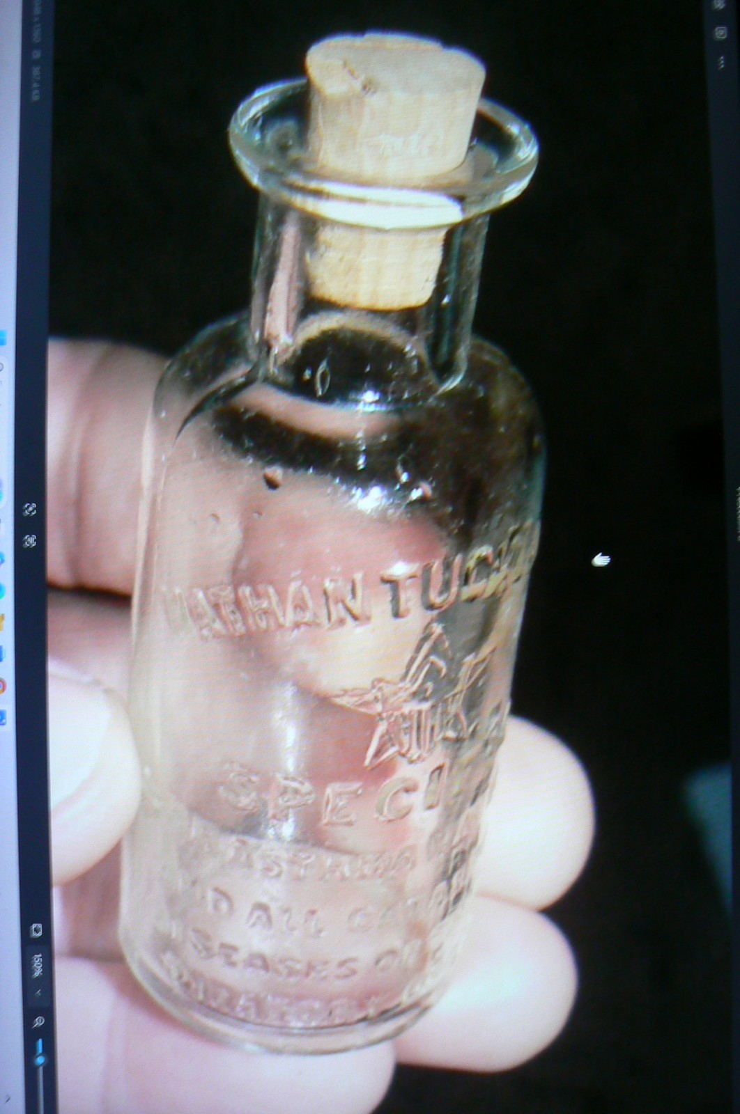 SUPER RARE NEAR MINT 1 OZ SAMPLE 1880s BOTTLE NATHAN TUCKER MD GILEAD, OHIO.