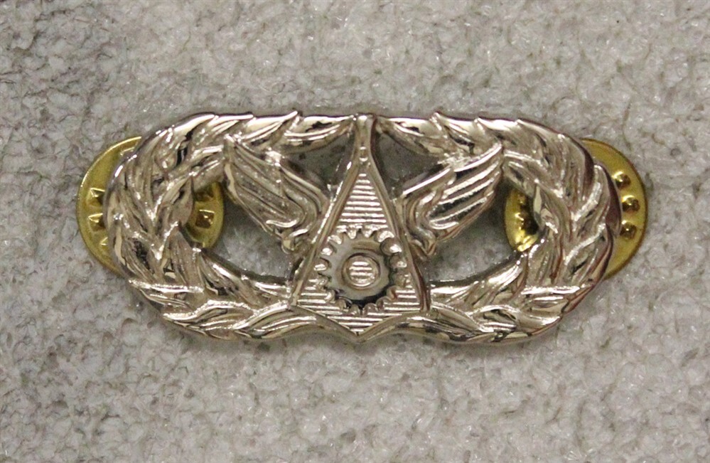USAF Air Force Occupational Badge 1067: Civil Engineer, Basic - 22M