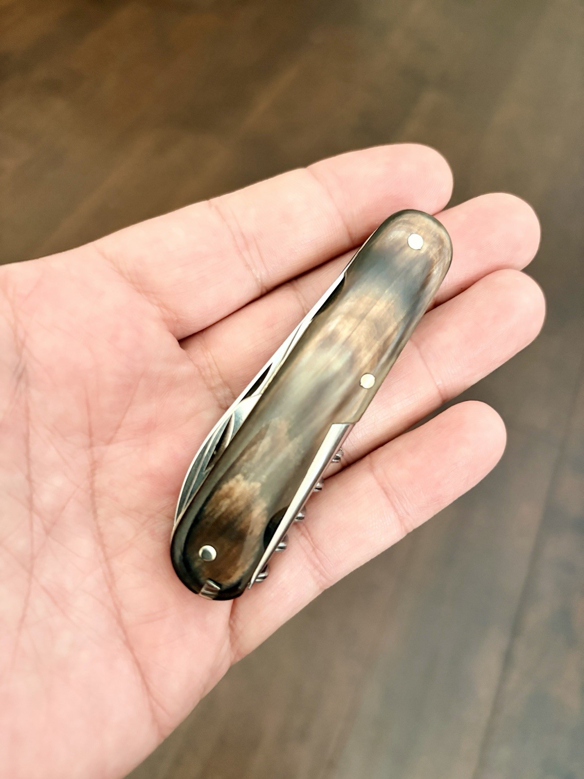 1940s Victorinox Armee Suisse Buffalo Horn 84mm Standard Knife w/ Exposed Rivets