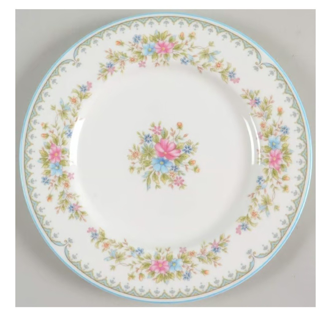 BRAND NEW Mikasa Flower Mist Salad Plate 375136