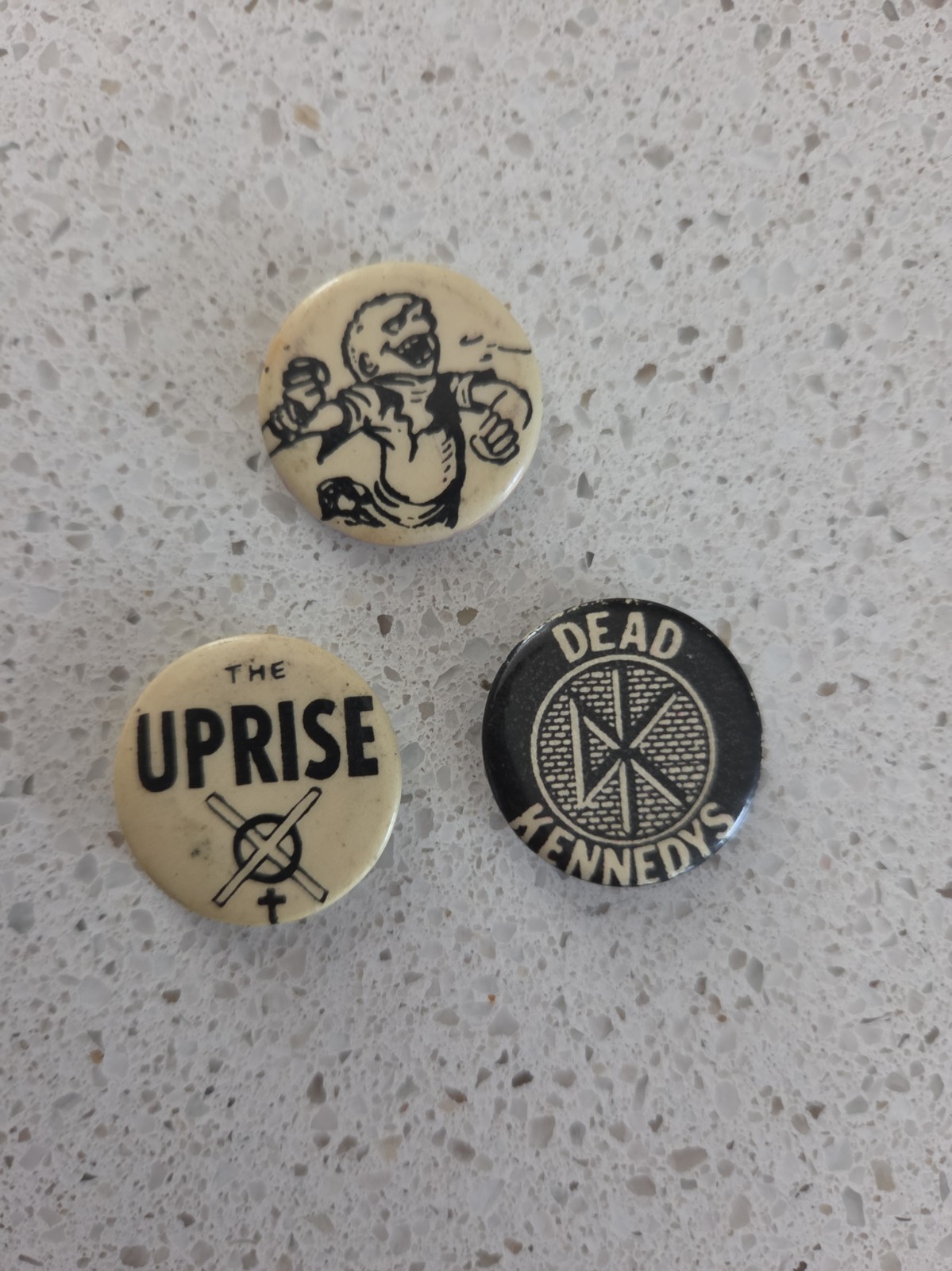 3 Vintage Pins Punk, Dead Kennedys, Uprise