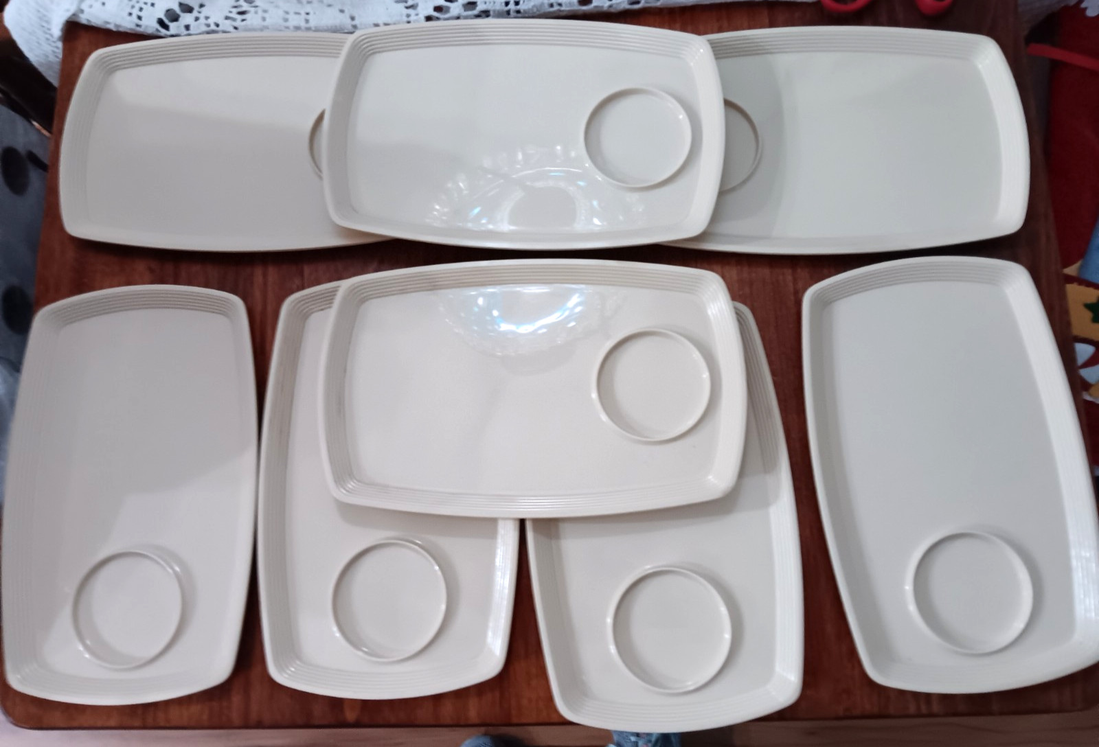 Set 8 Vtg Thermo Temp Snack Trays w/ Cup Holder Cream Color EC