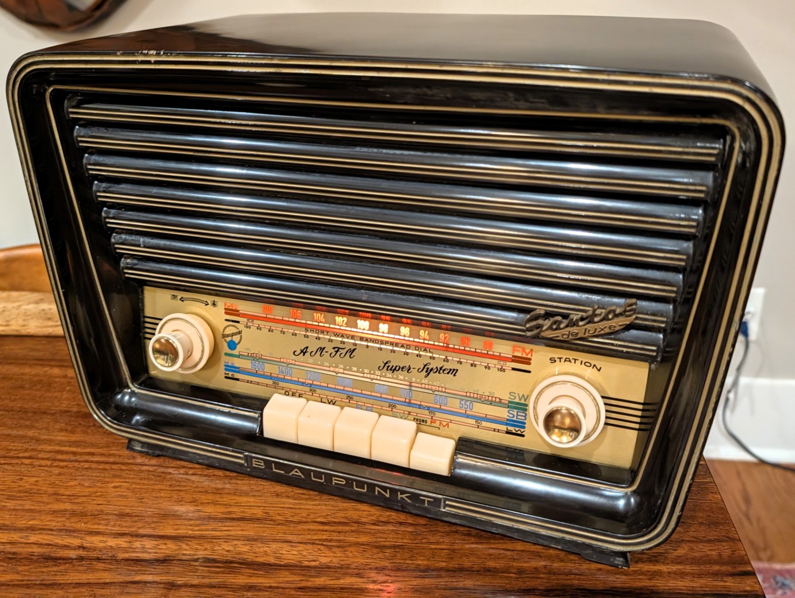 Vintage (1956-7) Blaupunkt Santos Deluxe Bakelite Hi-fi Tube Radio, Recapped