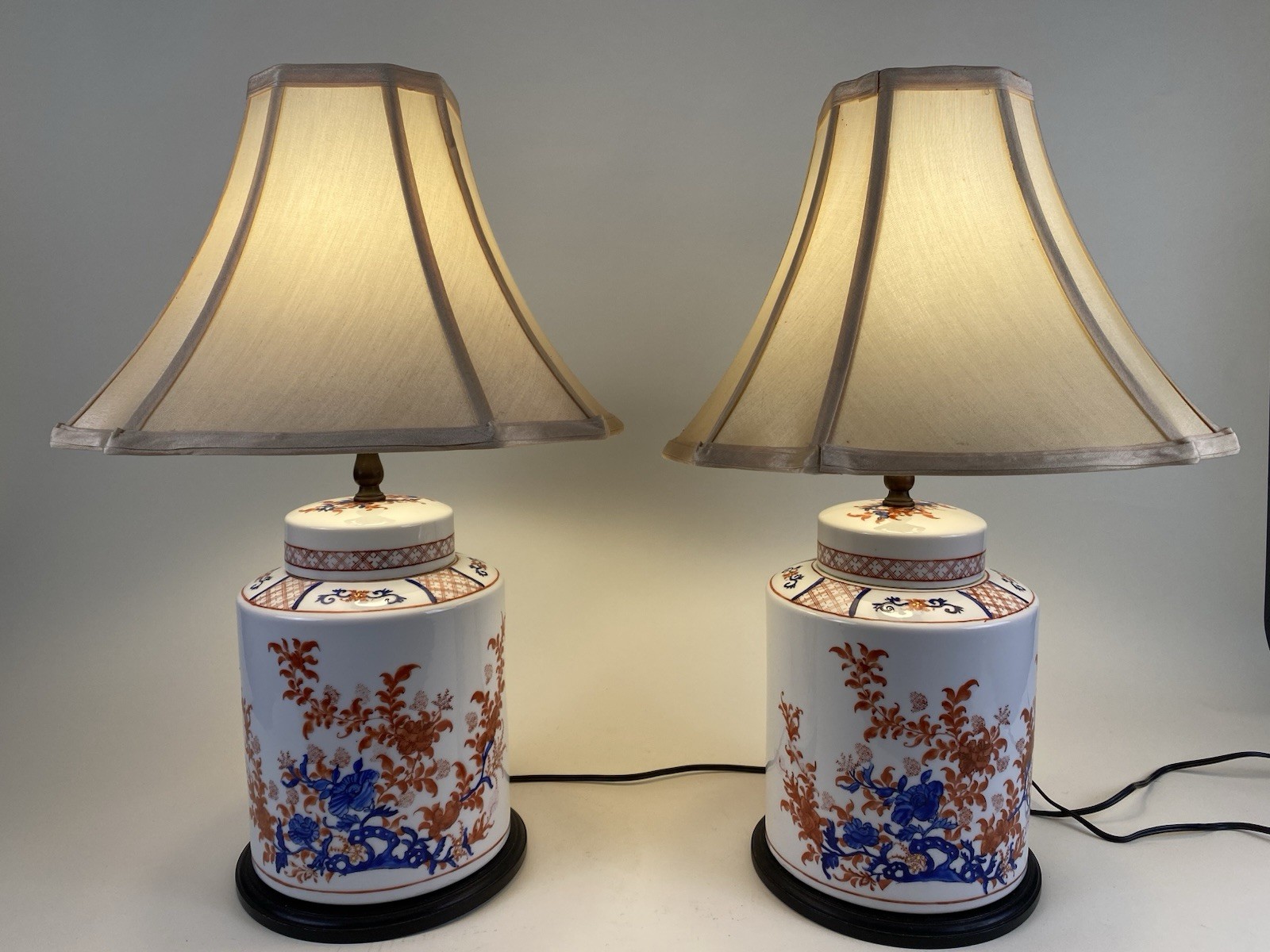 Pair Chinoiserie Table Lamps Imari Style Porcelain Oriental Asian Blue Orange