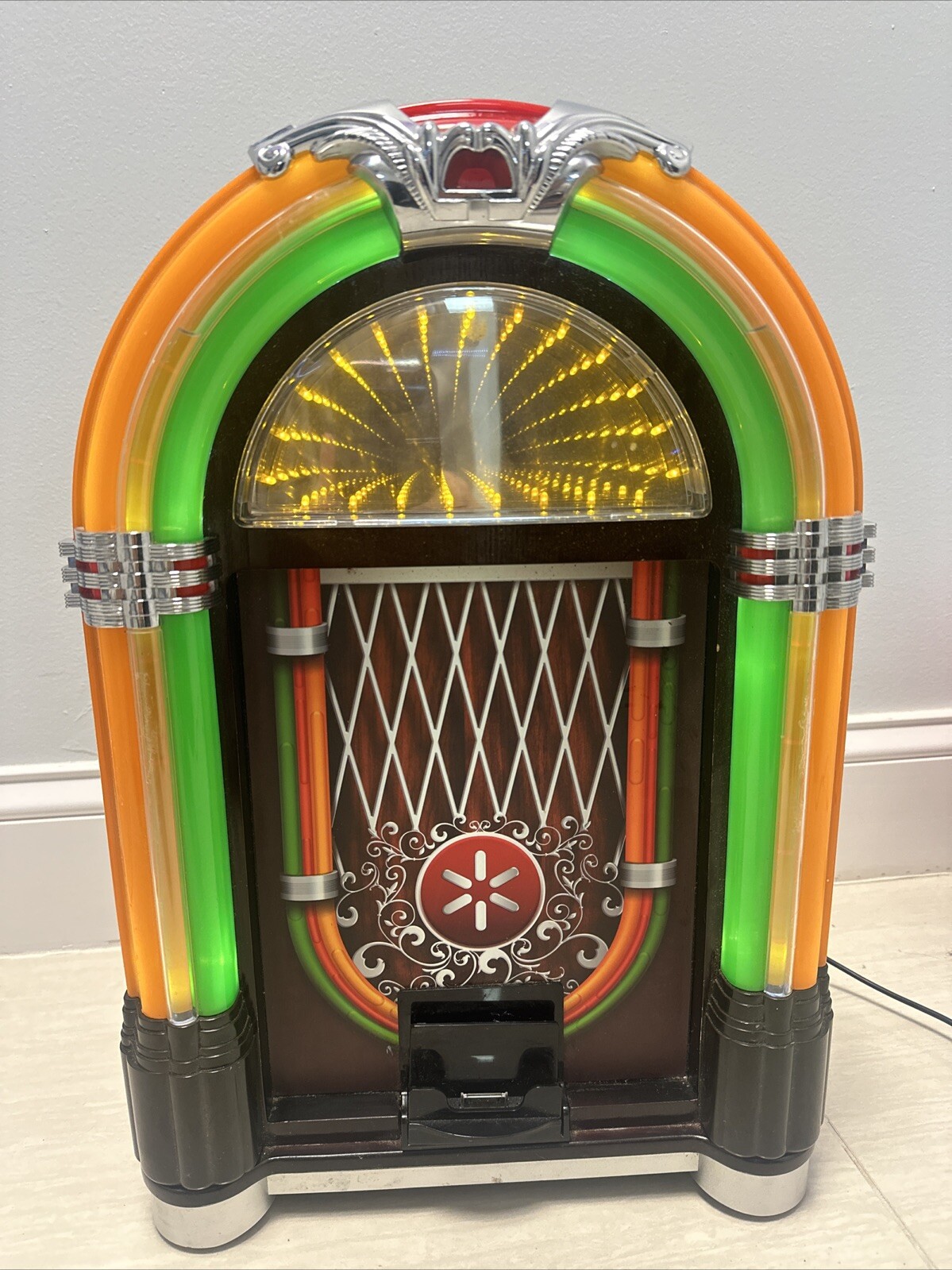 ION JUKEBOX DOCK RETRO SPEAKER DOCK, RARE VINTAGE, **INCLUDES ADAPTER** ION JUKEBOX DOCK RETRO SPEAKER DOCK, RARE VINTAGE, **INCLUDES ADAPTER**