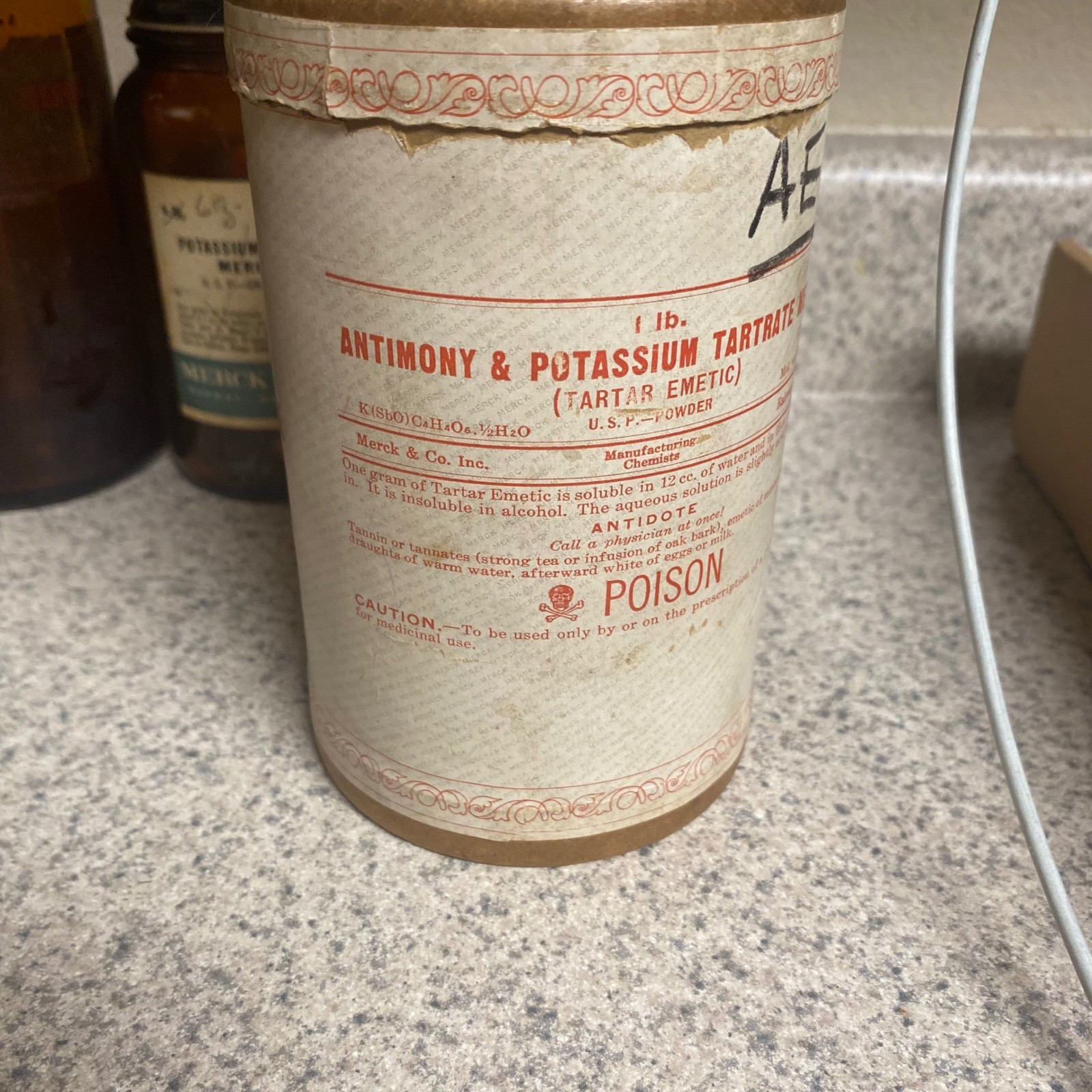 Vintage Antimony Potassium Tartrate Tartar Emetic Poison Bottle Can 1 lb Vintage Antimony Potassium Tartrate Tartar Emetic Poison Bottle Can 1 lb