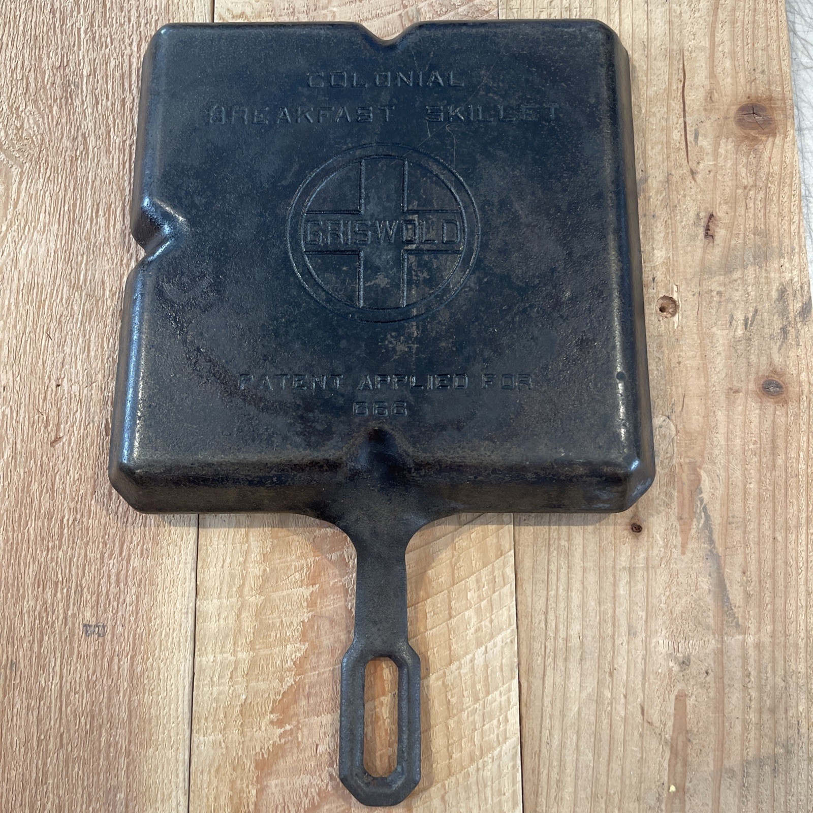 VINTAGE GRISWOLD # 666 CAST IRON COLONIAL BREAKFAST SKILLET, SMALL LOGO NO ERIE VINTAGE GRISWOLD # 666 CAST IRON COLONIAL BREAKFAST SKILLET, SMALL LOGO NO ERIE