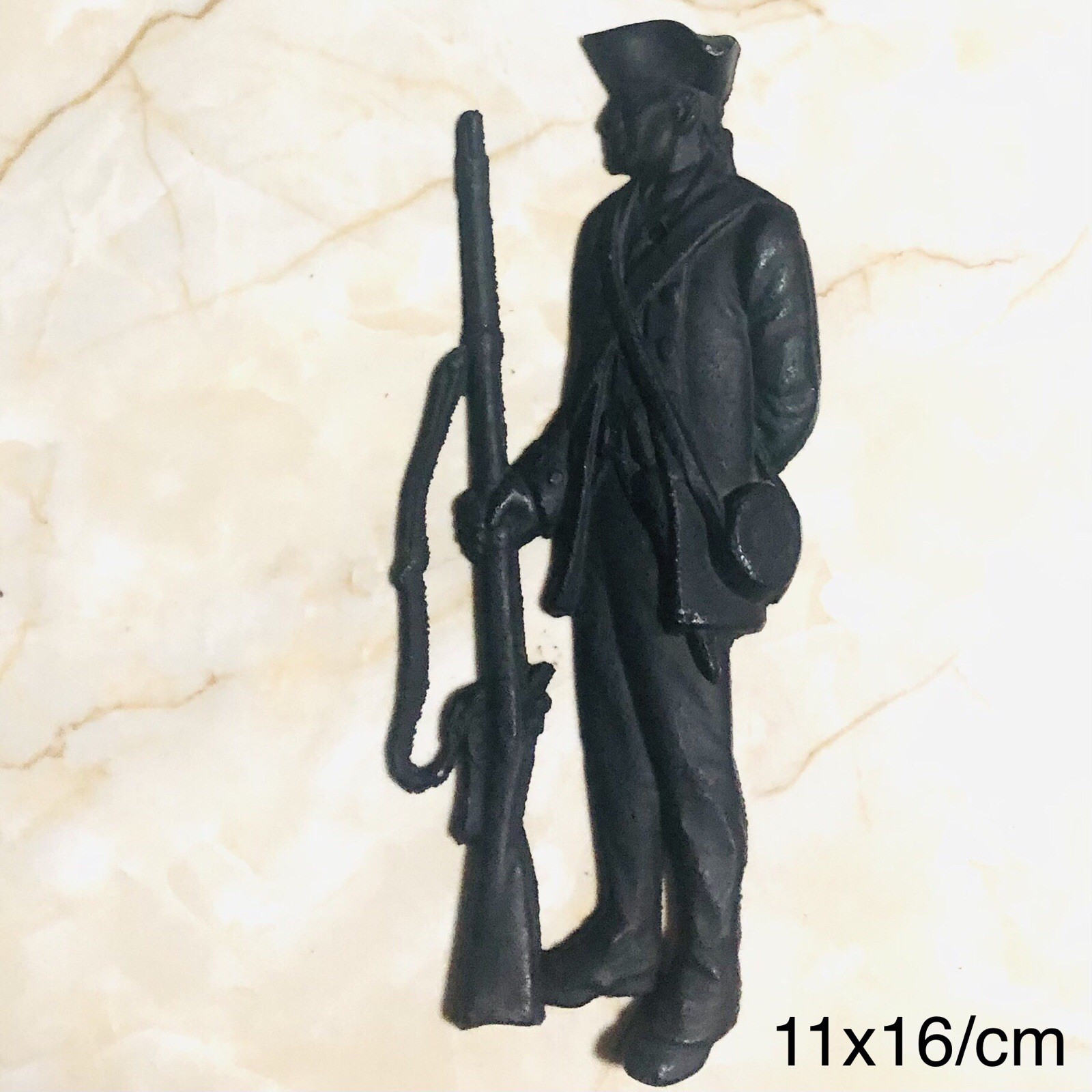 Vintage colonial soldier wall plaque