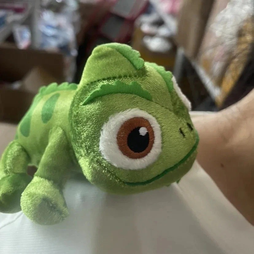 Disney Parks Tangled Pascal Shoulder Pal Magnet Magnetic Plush Toy 7'' Rapunzel