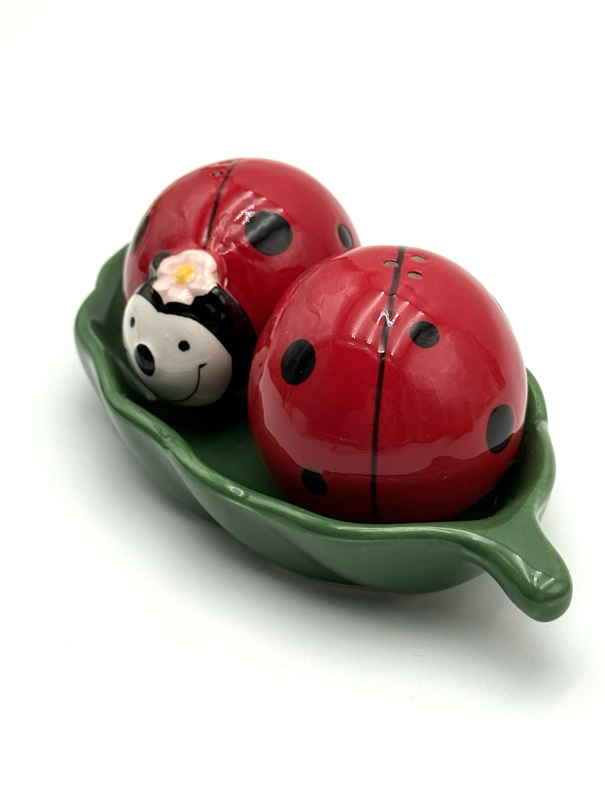 Vintage 1990 Cracker Barrel Lady Bugs on Leaf base salt and pepper shakers Vintage 1990 Cracker Barrel Lady Bugs on Leaf base salt and pepper shakers