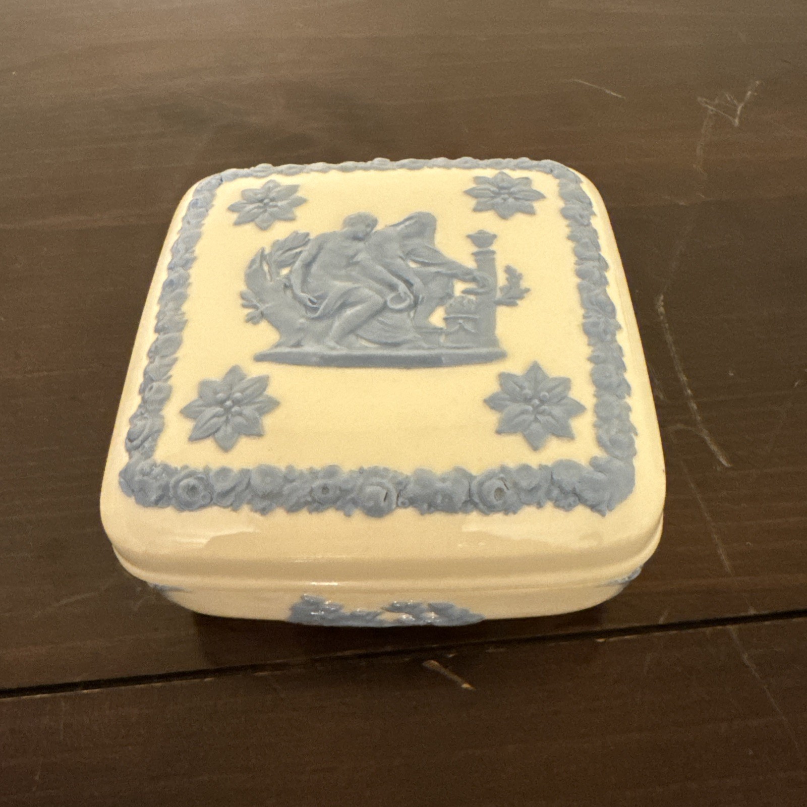 Vtg Wedgewood Embossed Queensware Lidded Trinket Dish Made in England