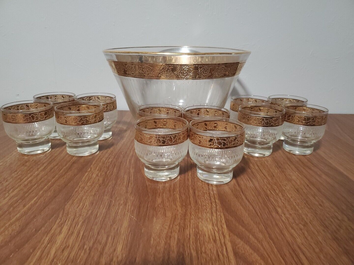 Vintage Culver Tyrol Punch Bowl With 12 8oz Cocktail Cups, 22k Gold Plated Rare.