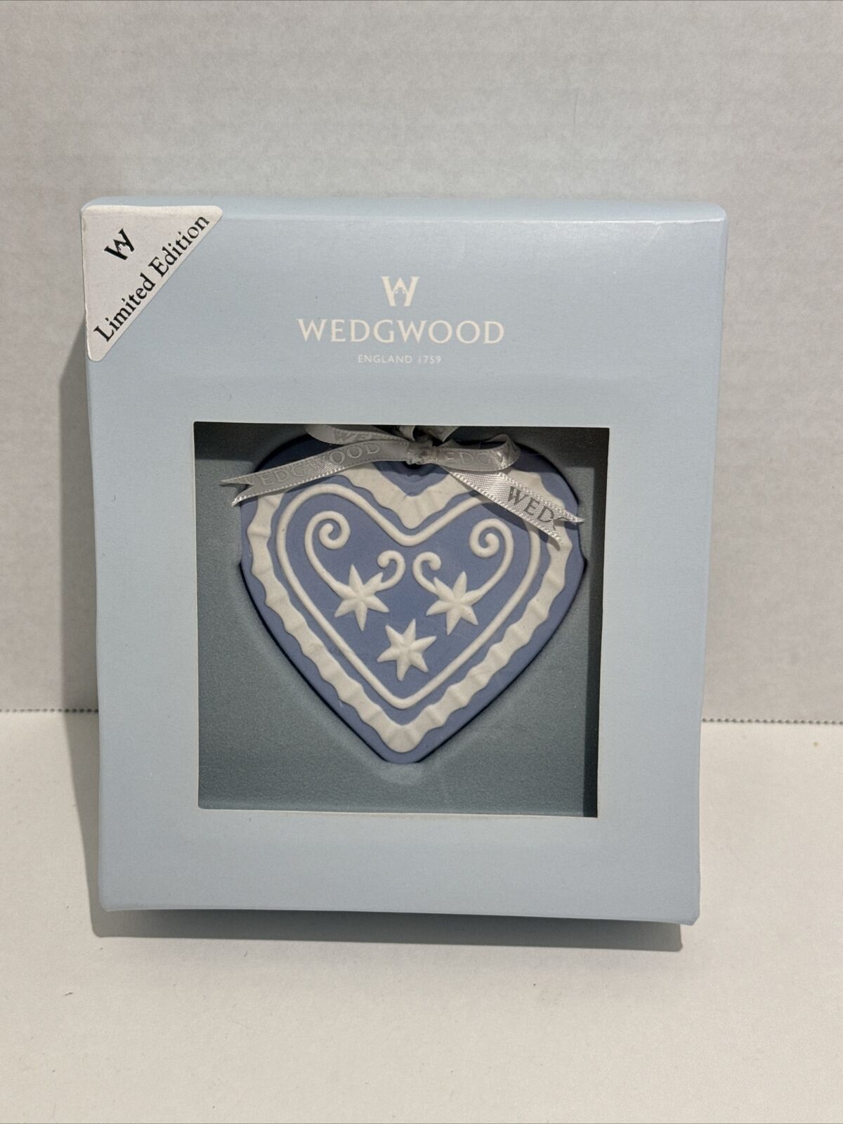 WEDGWOOD JASPERWARE LIMITED EDITION BLUE LICITER COOKIE HEART 2011 ORNAMENT
