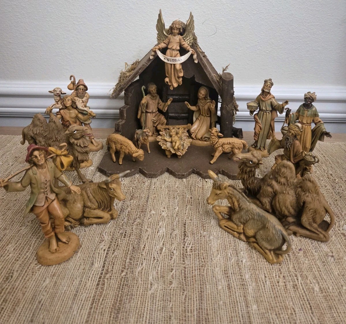 Vintage 19 pc Fontanini Nativity Set  & Manger Depose Italy 