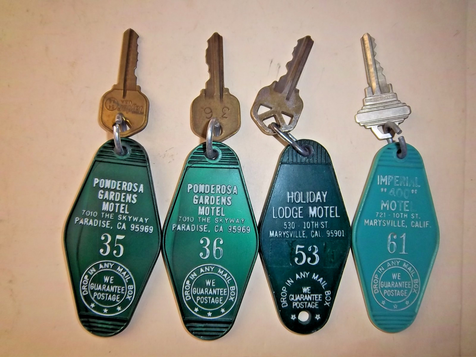 4 Vintage Hotel or Motel Keys w/ Fobs 2 Paradise 2 Marysville