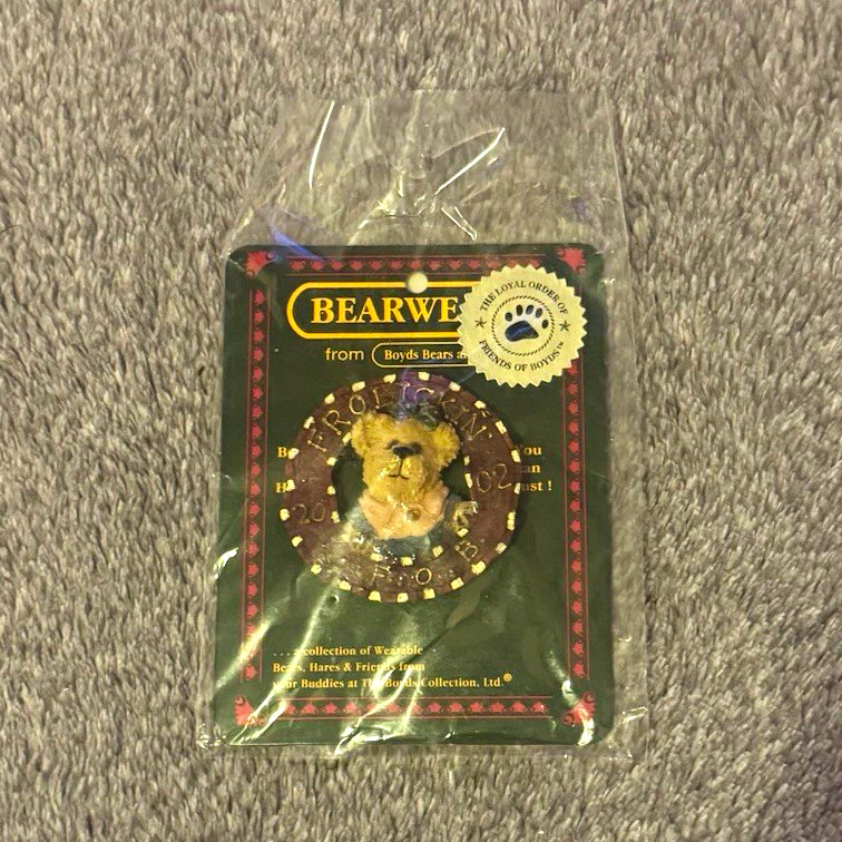 Boyds Bears Molly E. Bearriweather Gold Metal Pin 02002-11 2000 Bear