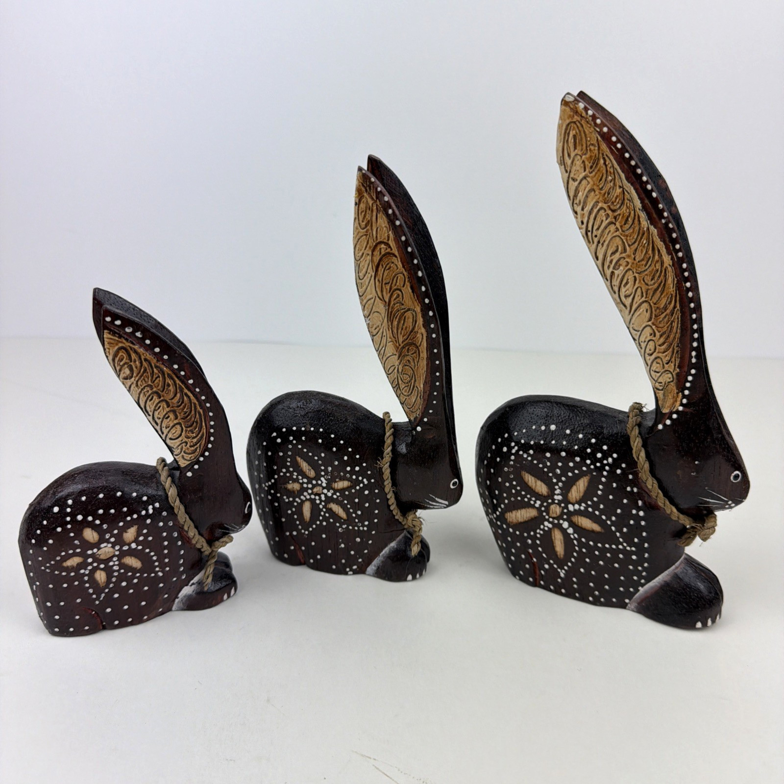 VTG Hand Carved Wood Bunny Rabbit Figurine Set 3 Folk Art Easter Decor Statues